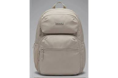 Mochila Reebok beige con bolsillos frontales y laterales