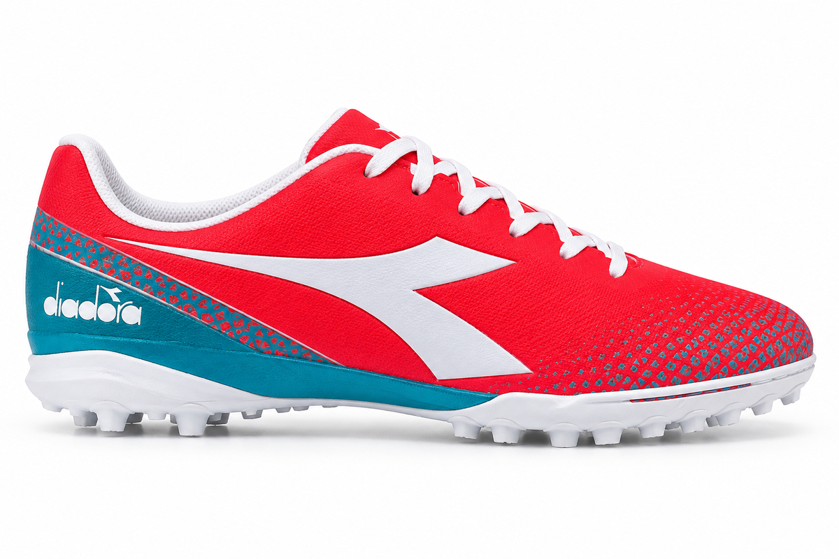 Tenis Diadora para fútbol 5 color rojo y turquesa con suela multitaco
