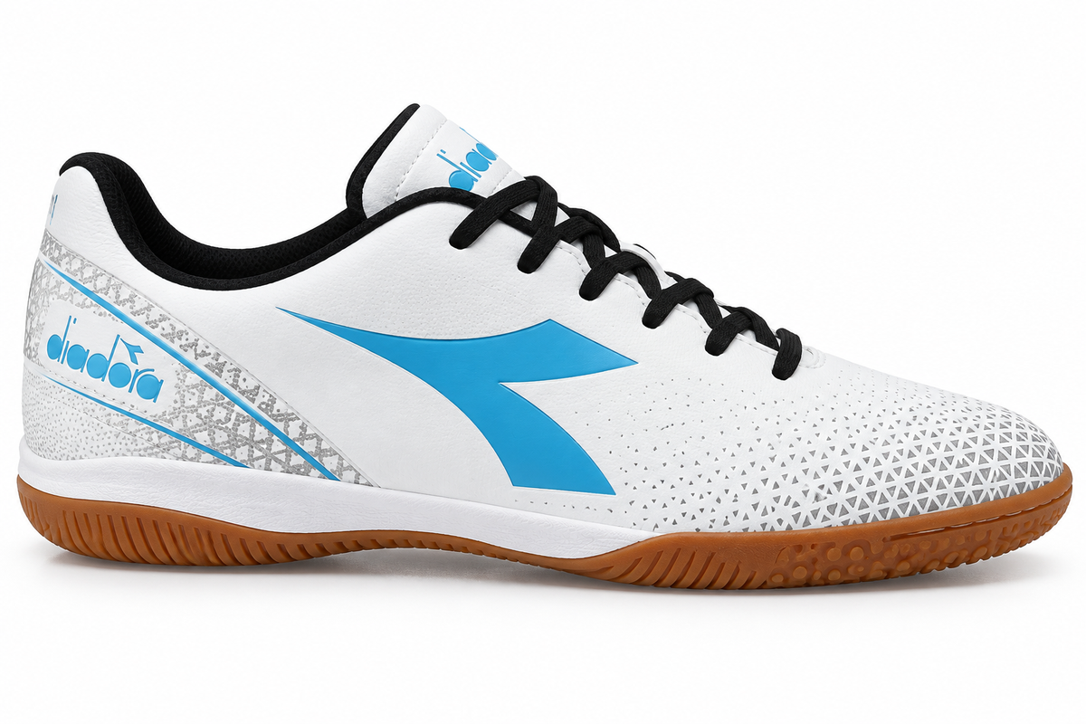 Tenis Diadora para fútbol sala color blanco y azul con suela plana