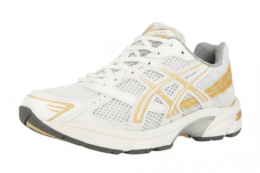 ASICS GEL-1130 para mujer en Blanco/Bisque, vista frontal en ángulo