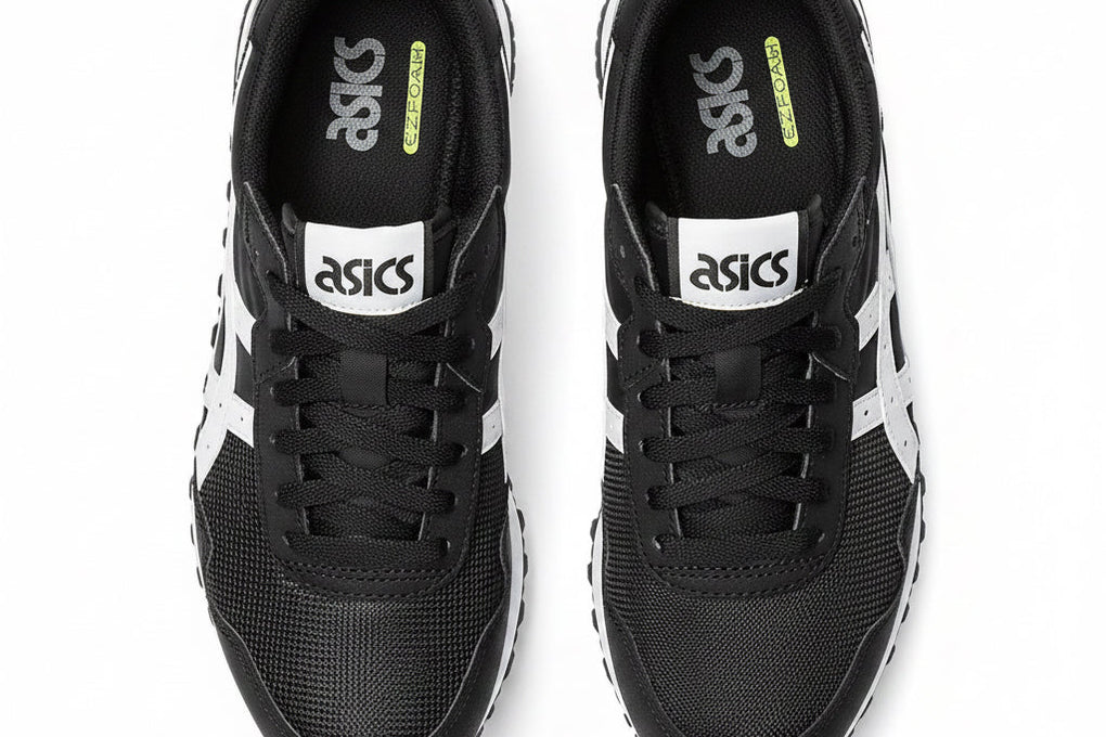 ASICS Tiger Runner II para mujer en Negro/Blanco, vista superior del par
