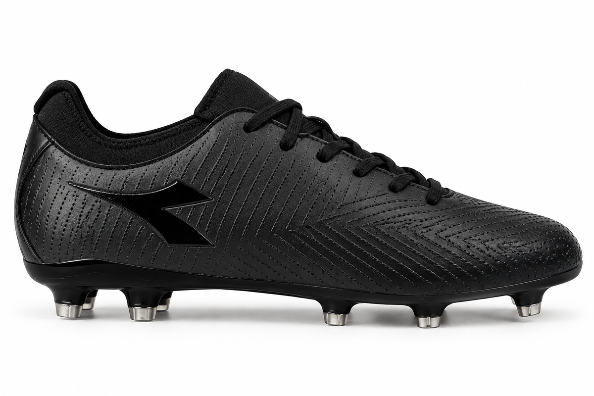 Tacos de fútbol Diadora color negro total con cierre de cordones