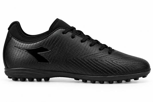 Tenis Diadora para fútbol 5 color negro total con suela multitaco