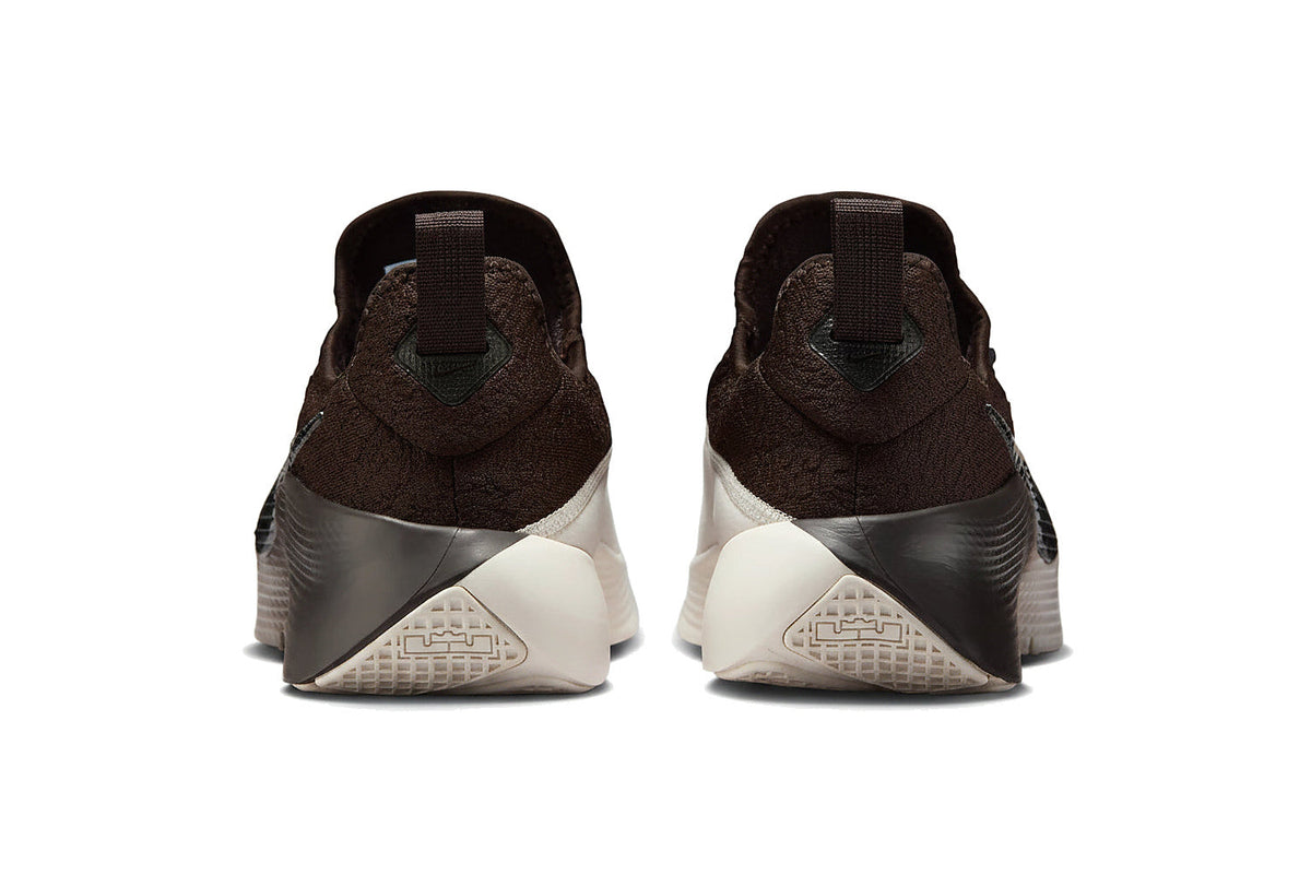 LeBron Velvet Brown — fotografía 4